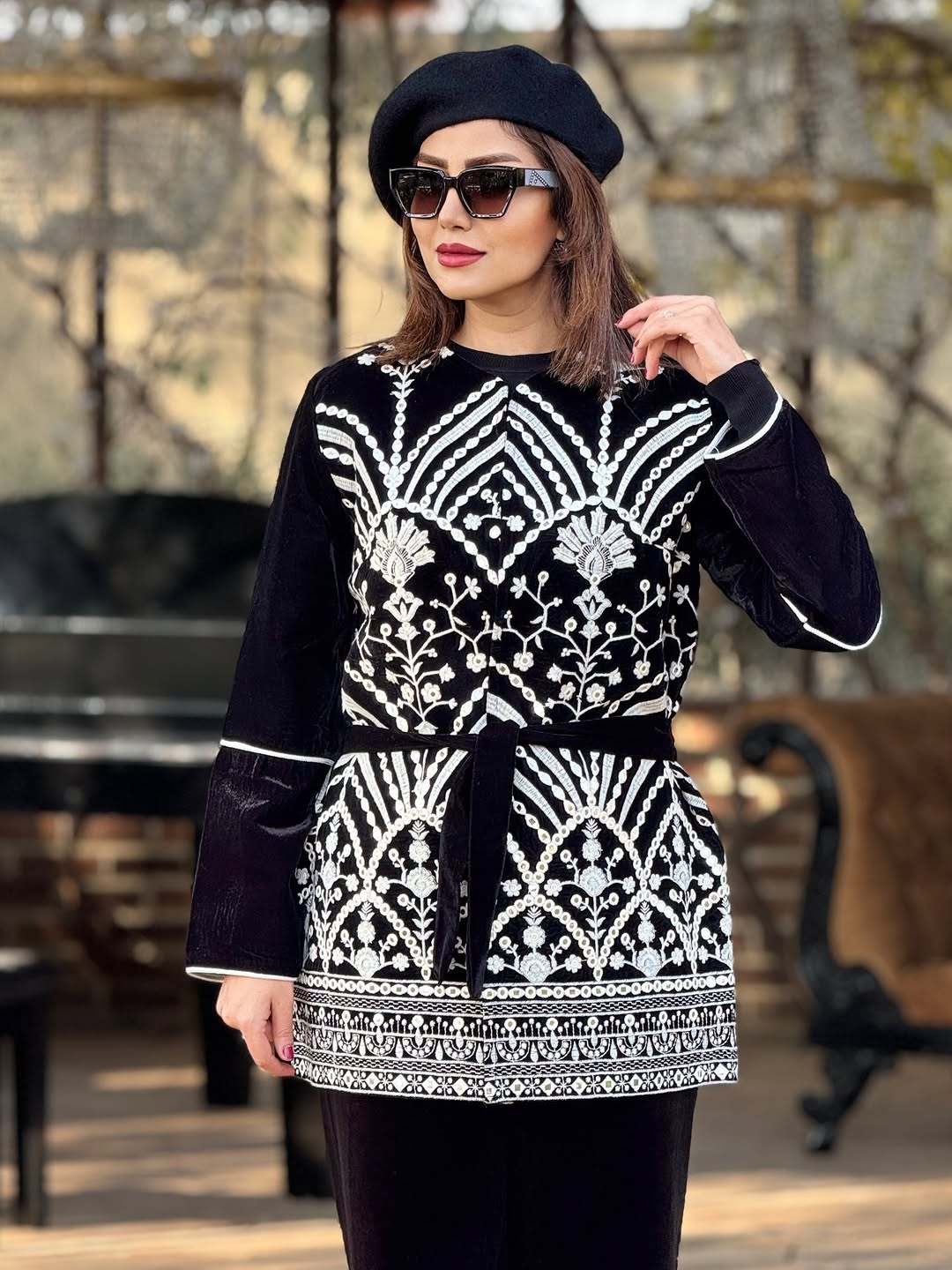 مانتو مخمل زنانه سفید مشکی